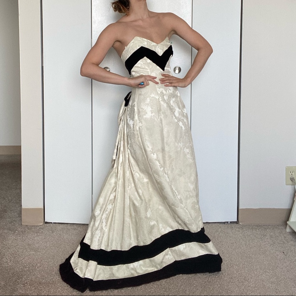 White & Black Victorian Gothic Dress - Picture 6 of 15